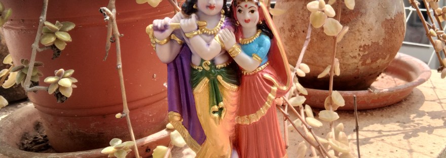 This ia an image of Radha Krishna and depicts unconditional love in an article by Haripriya Suraj, Reiki Master, Bangalore on her blog 'When Spirit Meets Science'