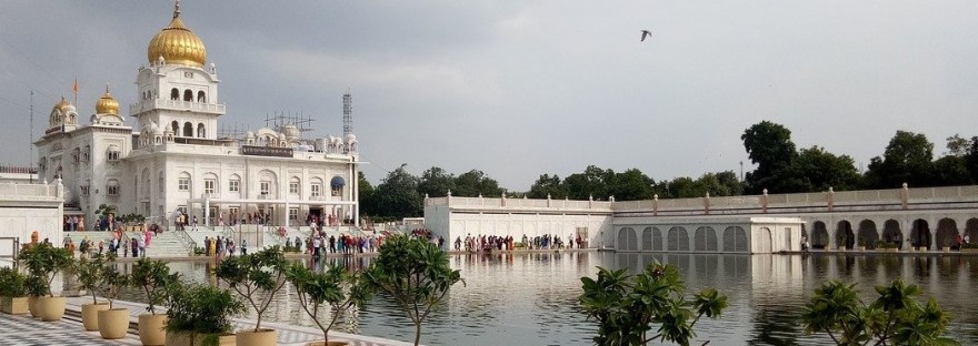 This is an image of a gurudwara in a blog post on movies and tv shows that heal (Rab Ne Bana Di Jodi) by Haripriya Suraj,Reiki Master